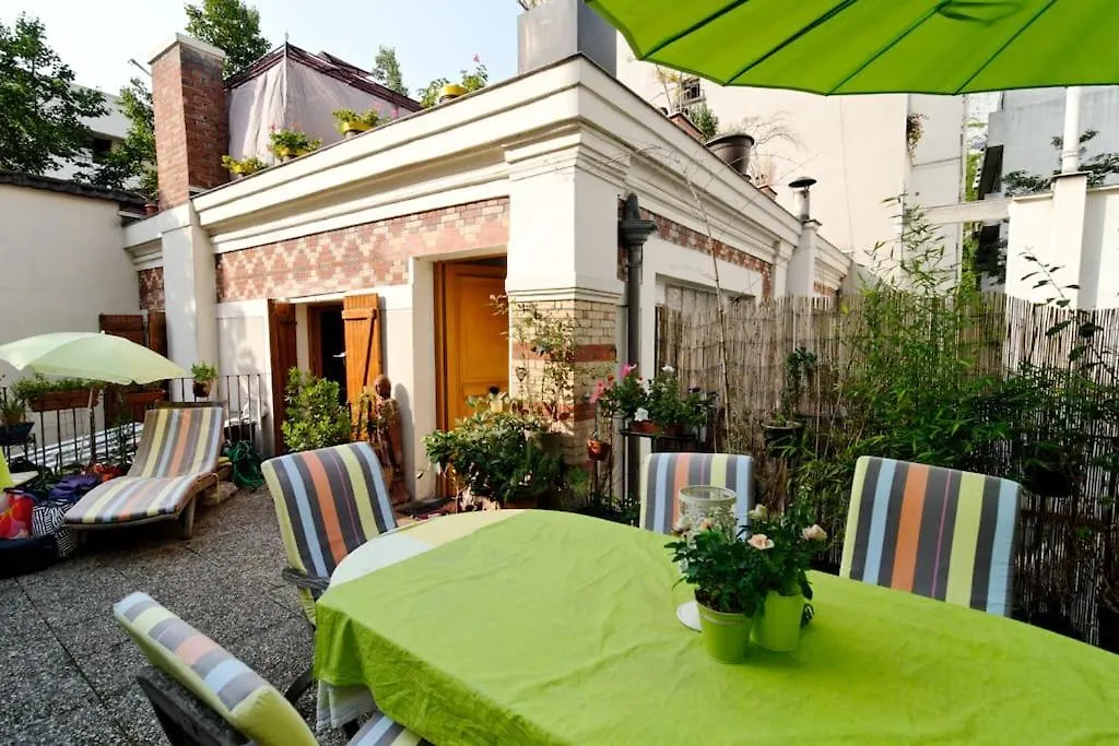 Exotic Loft In Montmartre + Terrace ! Париж